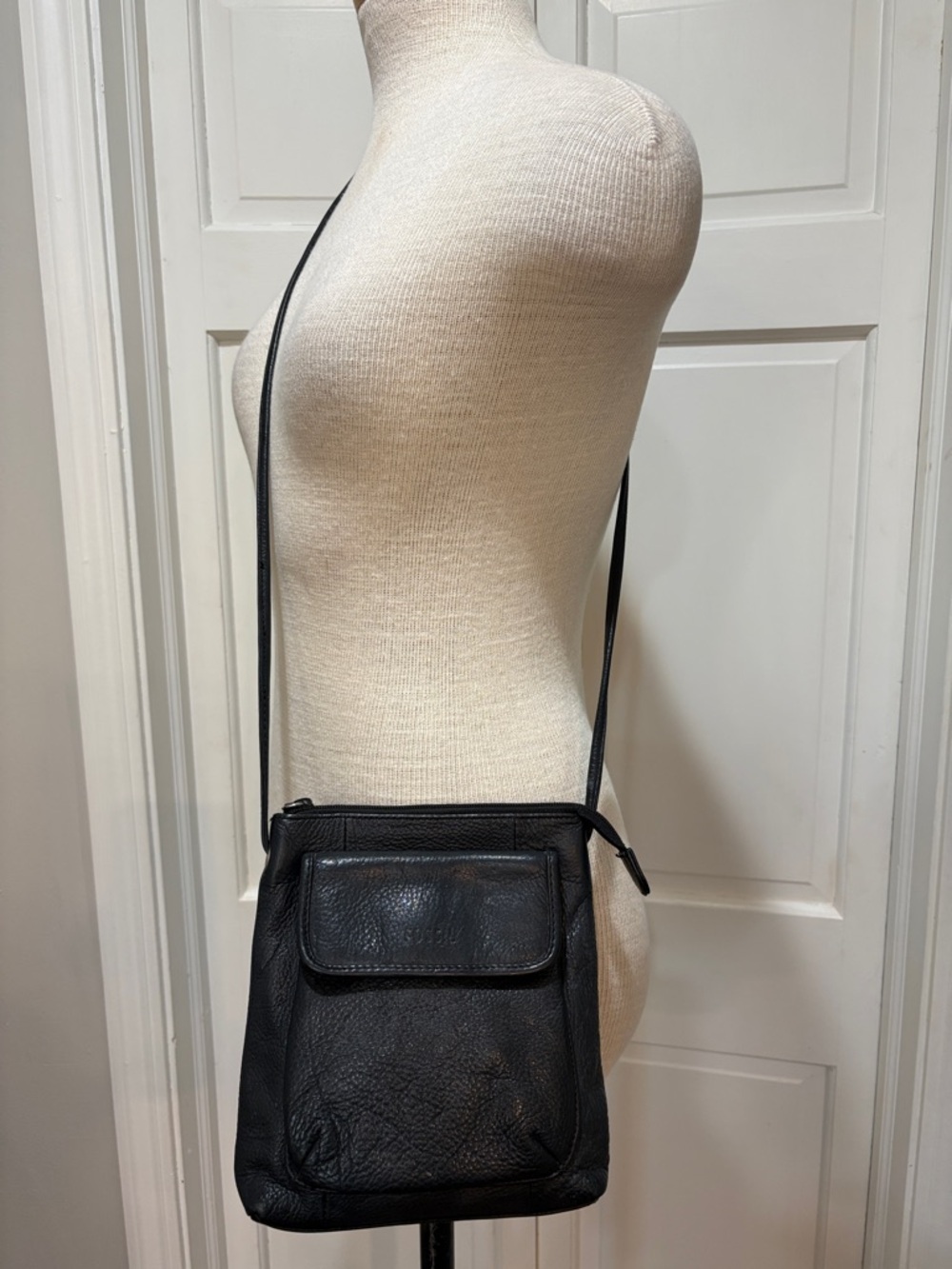 Fossil black pebbled leather small crossbody purse